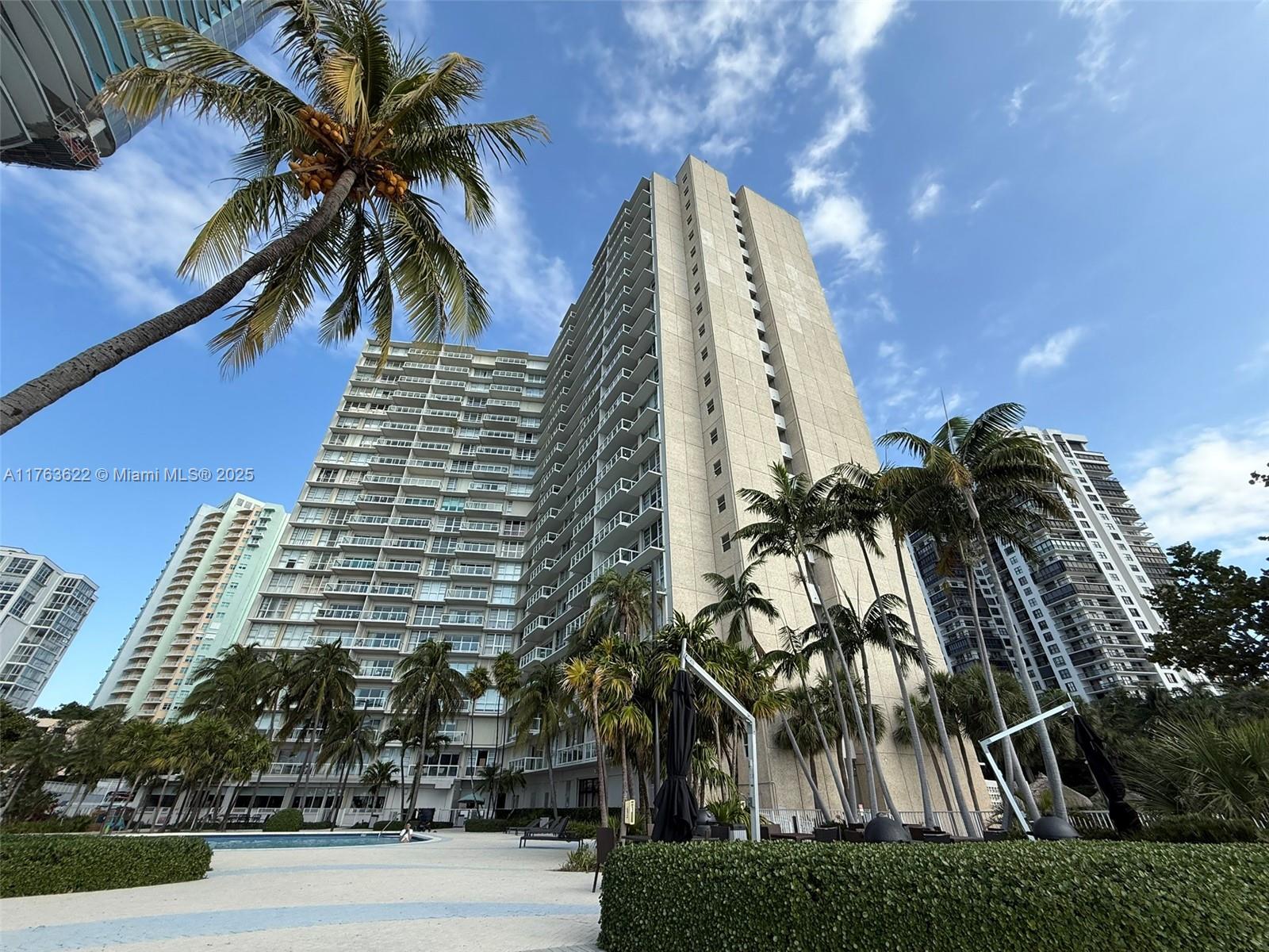 BRICKELL TOWNHOUSE CONDO - Residential