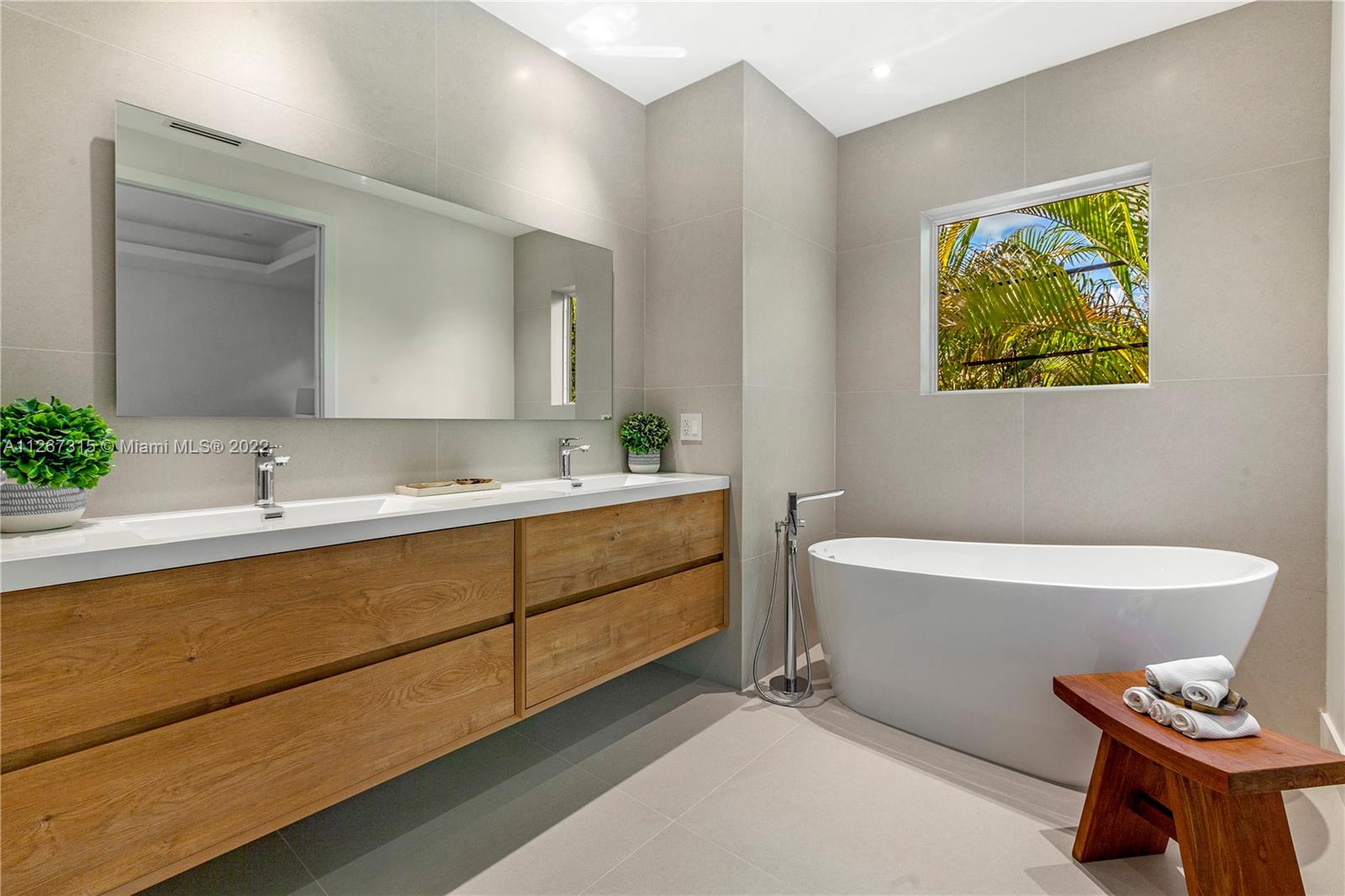 C GABLES RIVIERA SEC 12 - Residential