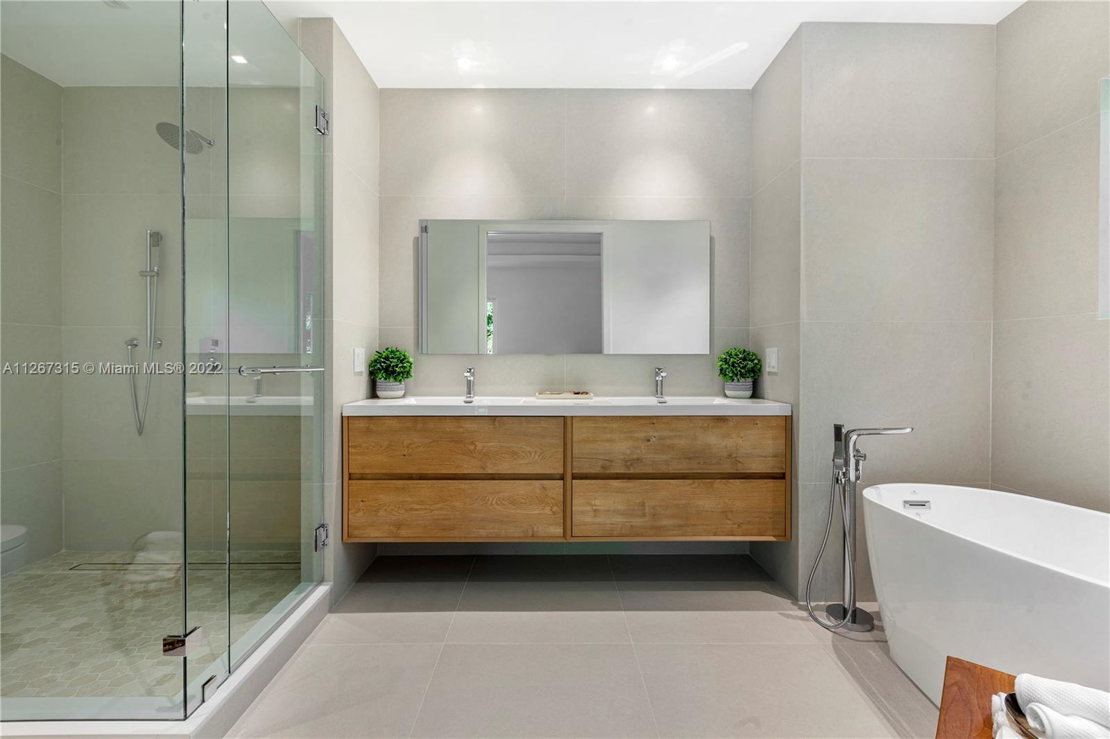 C GABLES RIVIERA SEC 12 - Residential