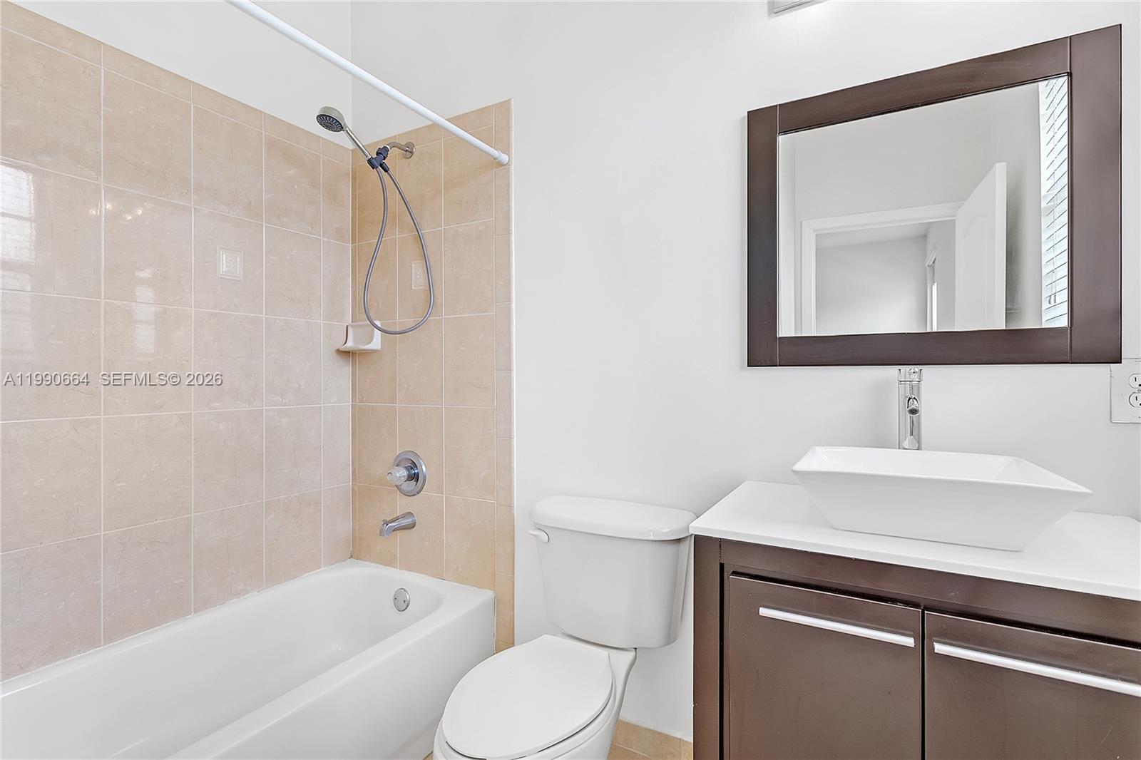 DORAL ISLES NORTH SEC ONE - Residential Lease