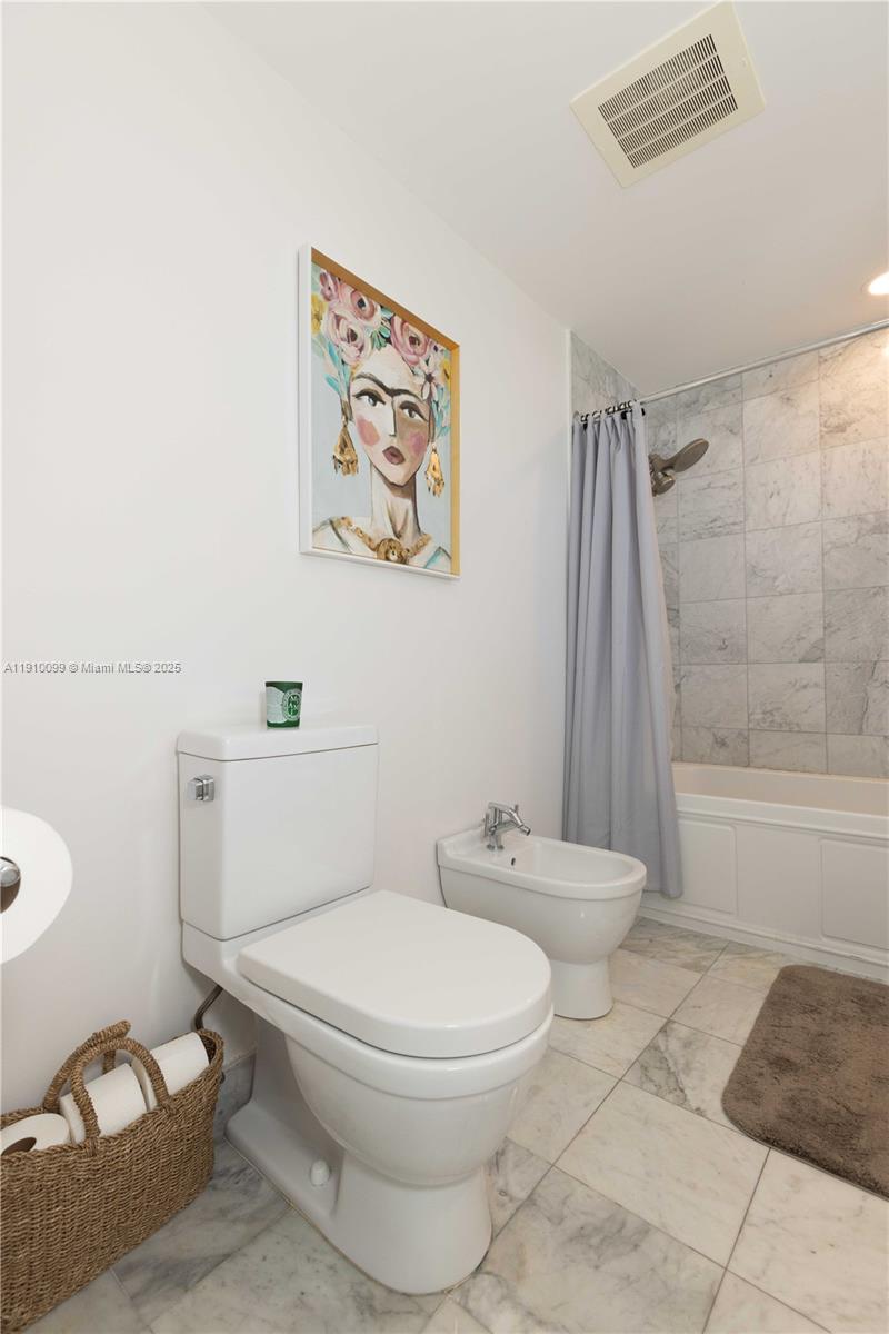 REGATTA AT INDIAN CREEK - Residential Lease