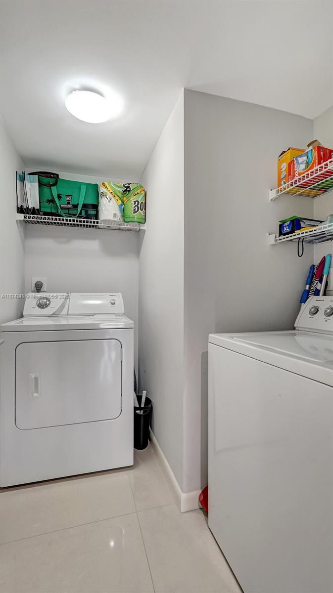 HARBOR TWS AT THE WATERWA - Residential