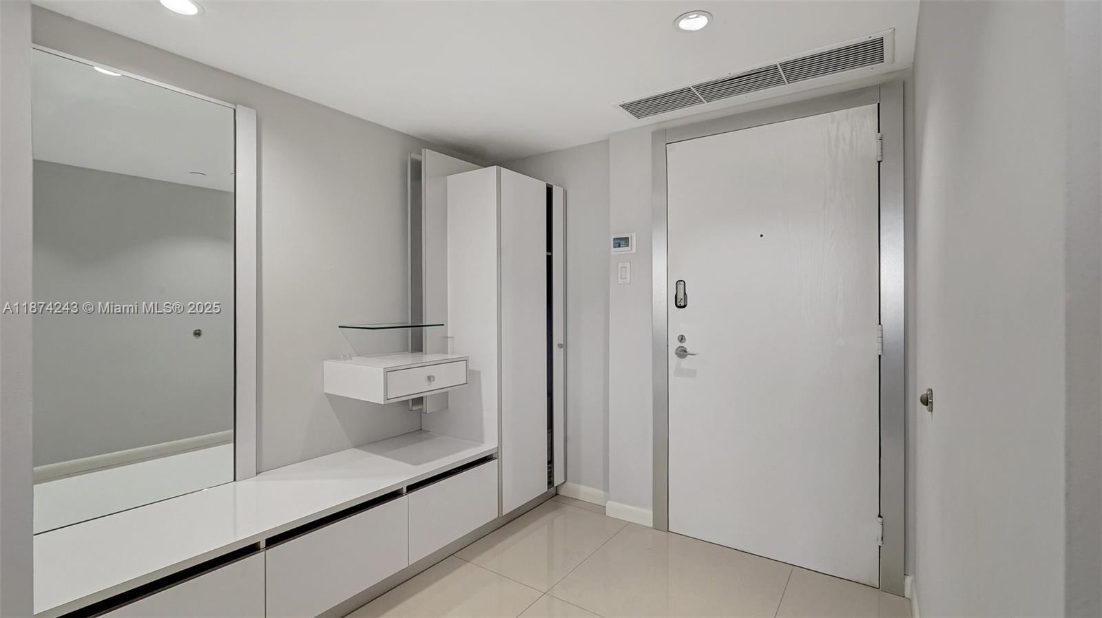 HARBOR TWS AT THE WATERWA - Residential