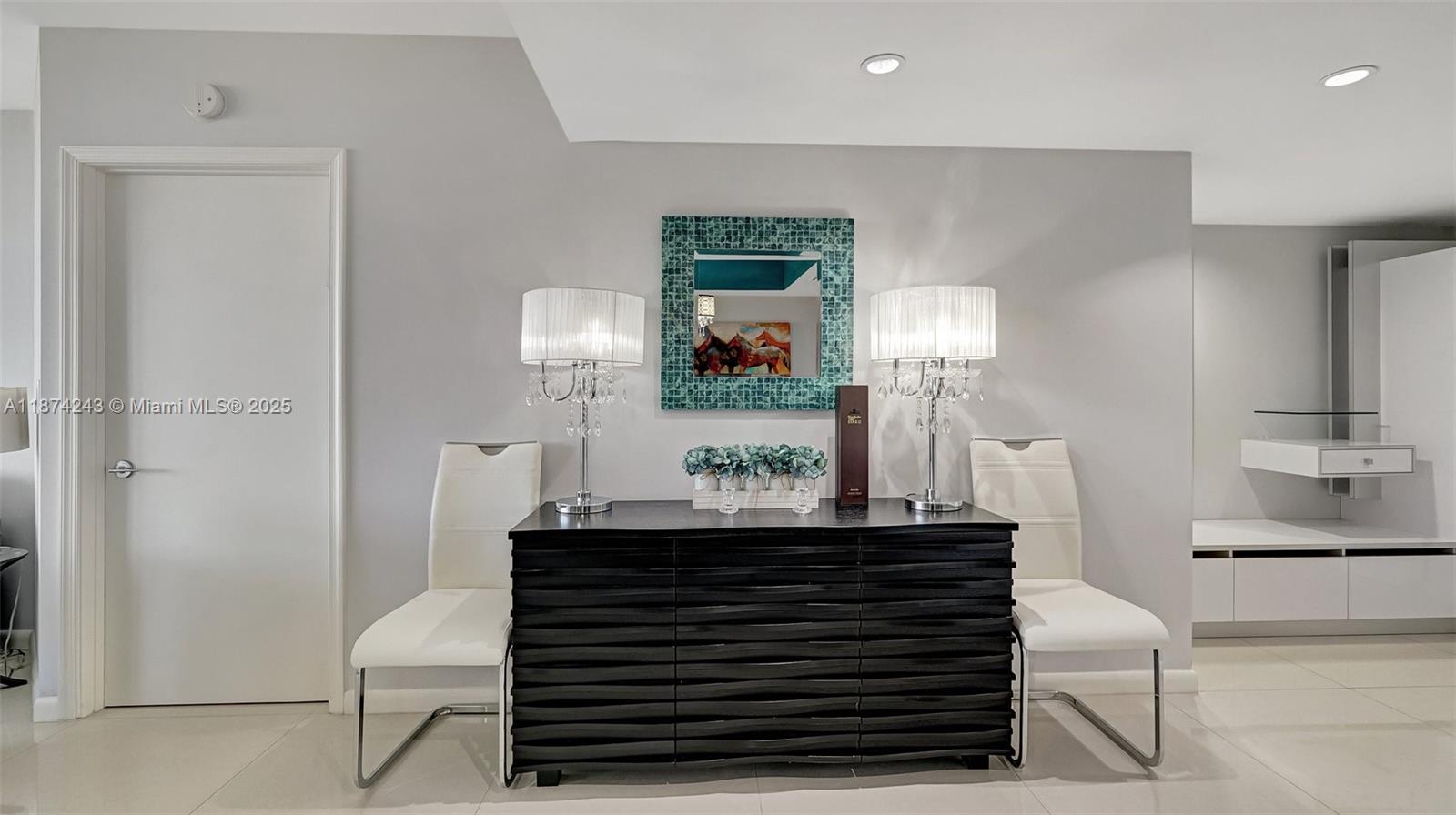 HARBOR TWS AT THE WATERWA - Residential