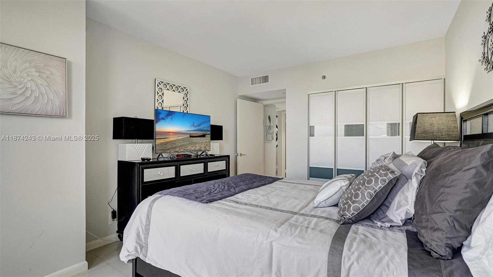 HARBOR TWS AT THE WATERWA - Residential