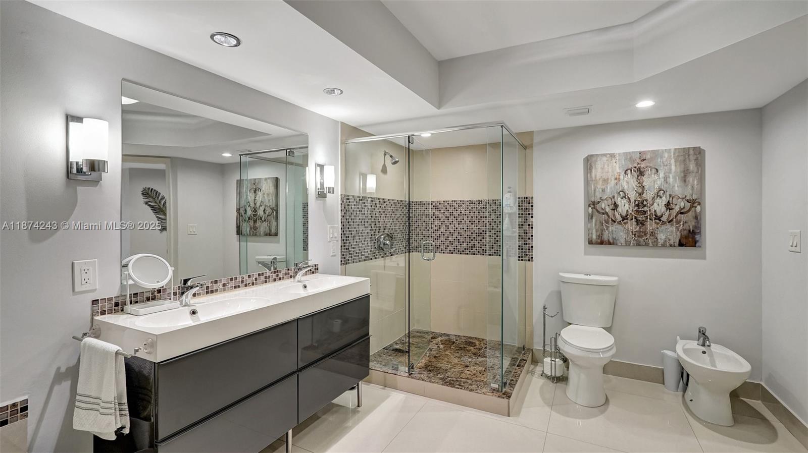 HARBOR TWS AT THE WATERWA - Residential