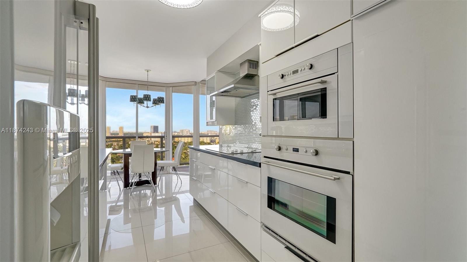 HARBOR TWS AT THE WATERWA - Residential