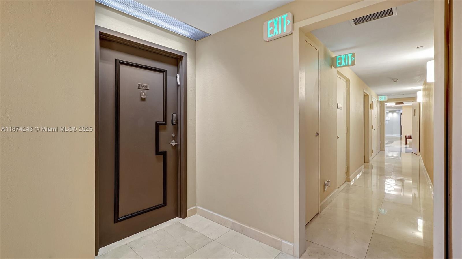 HARBOR TWS AT THE WATERWA - Residential