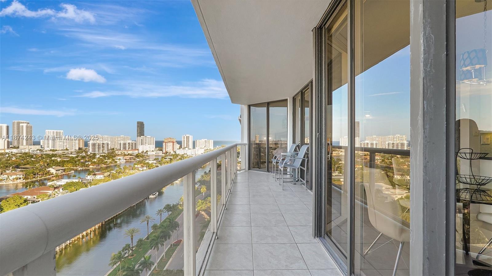 HARBOR TWS AT THE WATERWA - Residential