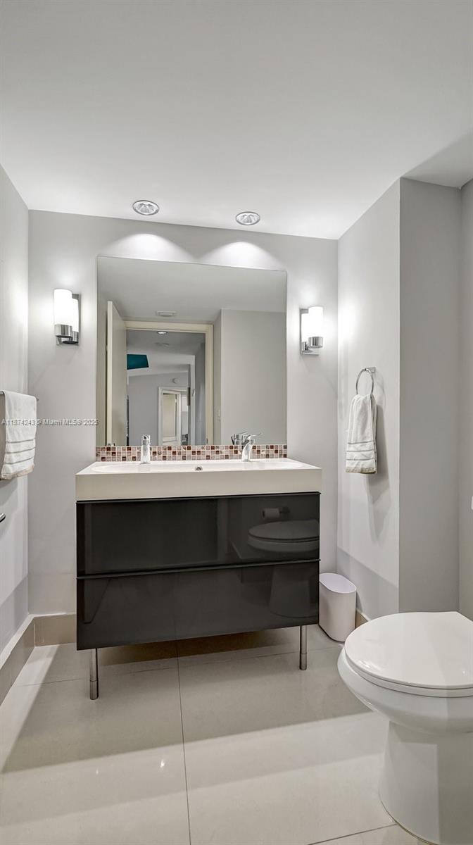 HARBOR TWS AT THE WATERWA - Residential