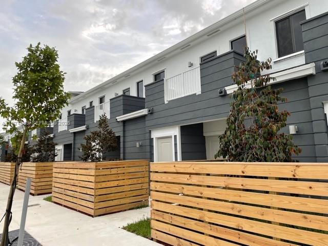 SOUTH KENDALL TOWNHOMES - Residential Lease