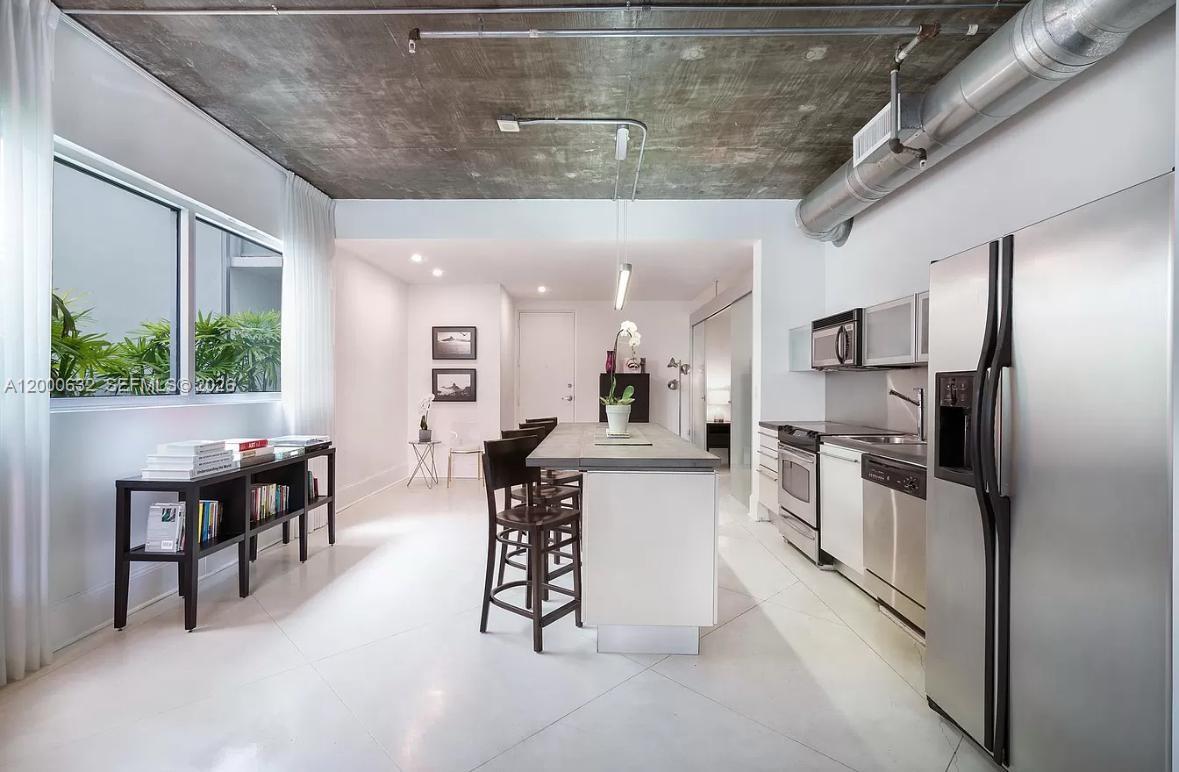 1700 Meridian Ave 208