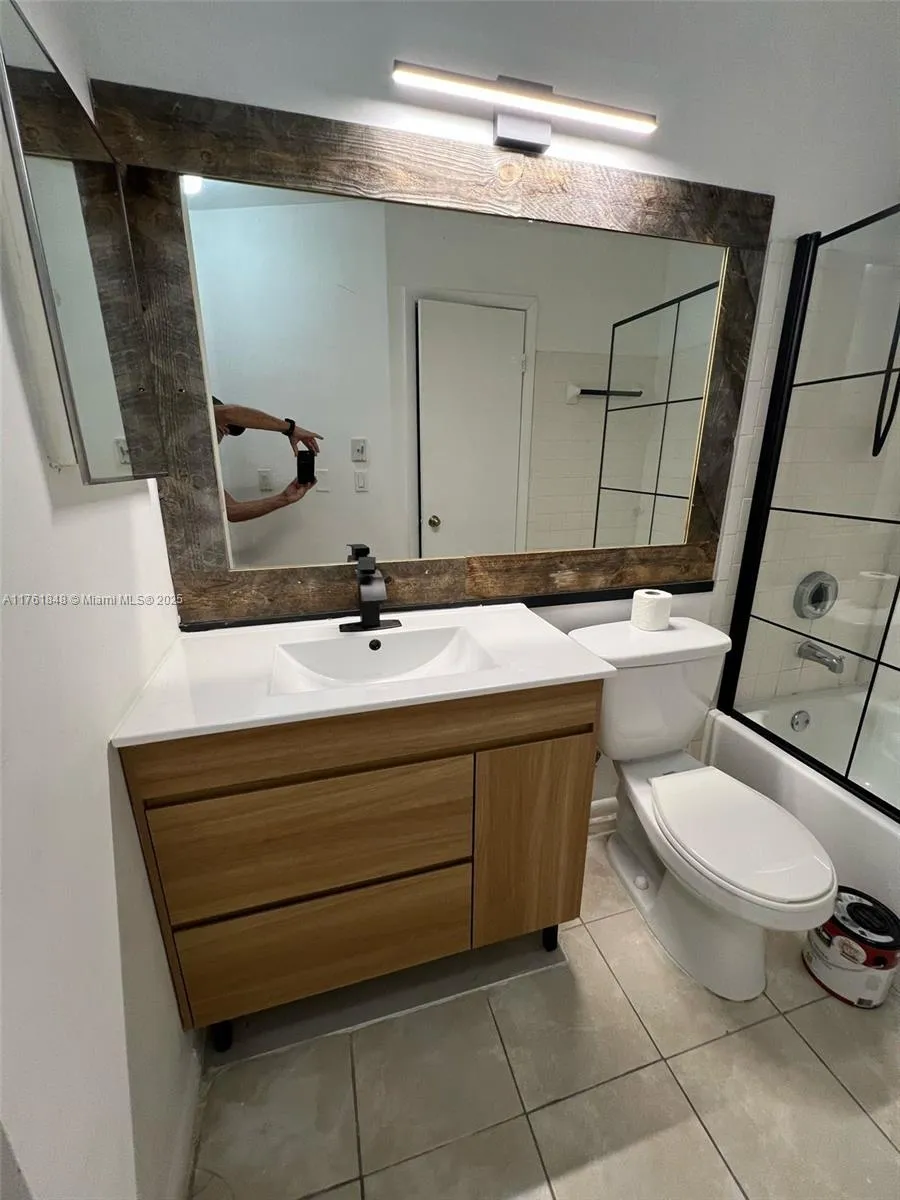 Hialeah, Florida 33015, United States, 1 Bedroom Bedrooms, ,1 BathroomBathrooms,Residential,Active,87254