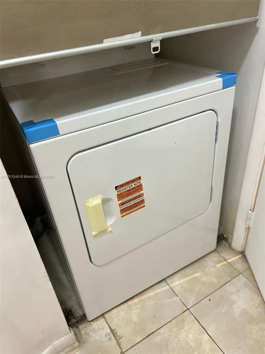 Hialeah, Florida 33015, United States, 1 Bedroom Bedrooms, ,1 BathroomBathrooms,Residential,Active,87254