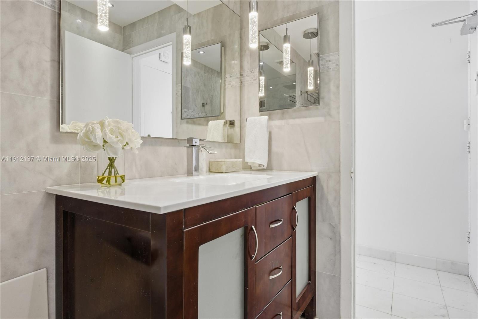 THE PRESIDENTIAL CONDO - Residential Lease