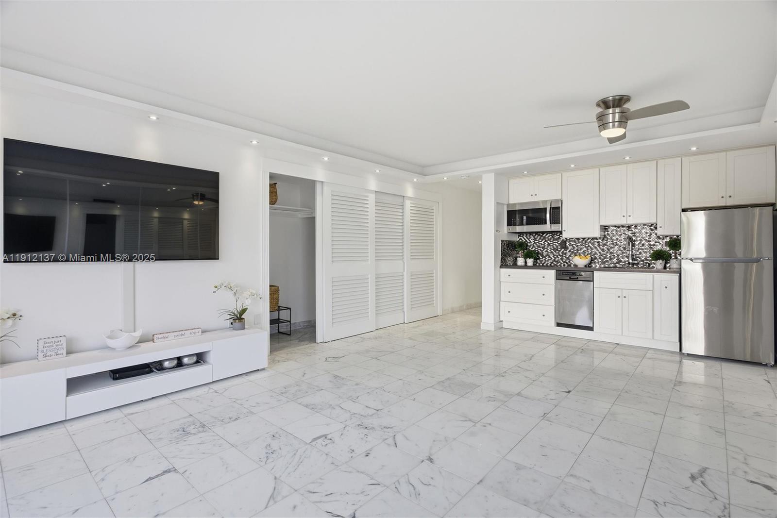 THE PRESIDENTIAL CONDO - Residential Lease