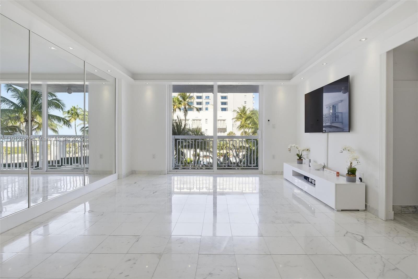 THE PRESIDENTIAL CONDO - Residential Lease