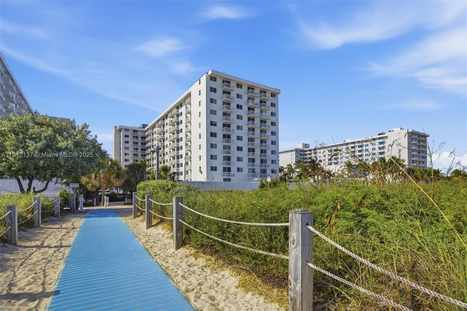 THE PRESIDENTIAL CONDO - Residential Lease