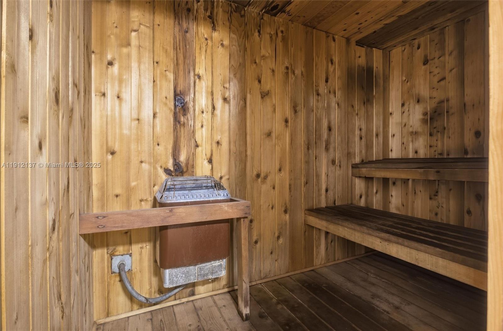 THE PRESIDENTIAL CONDO - Residential Lease