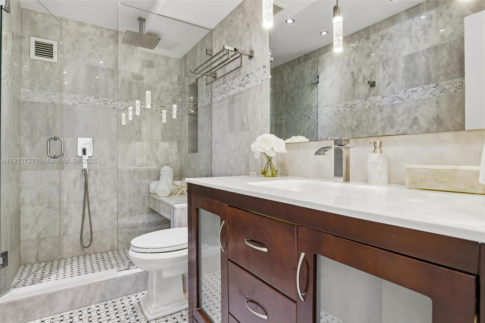 THE PRESIDENTIAL CONDO - Residential Lease