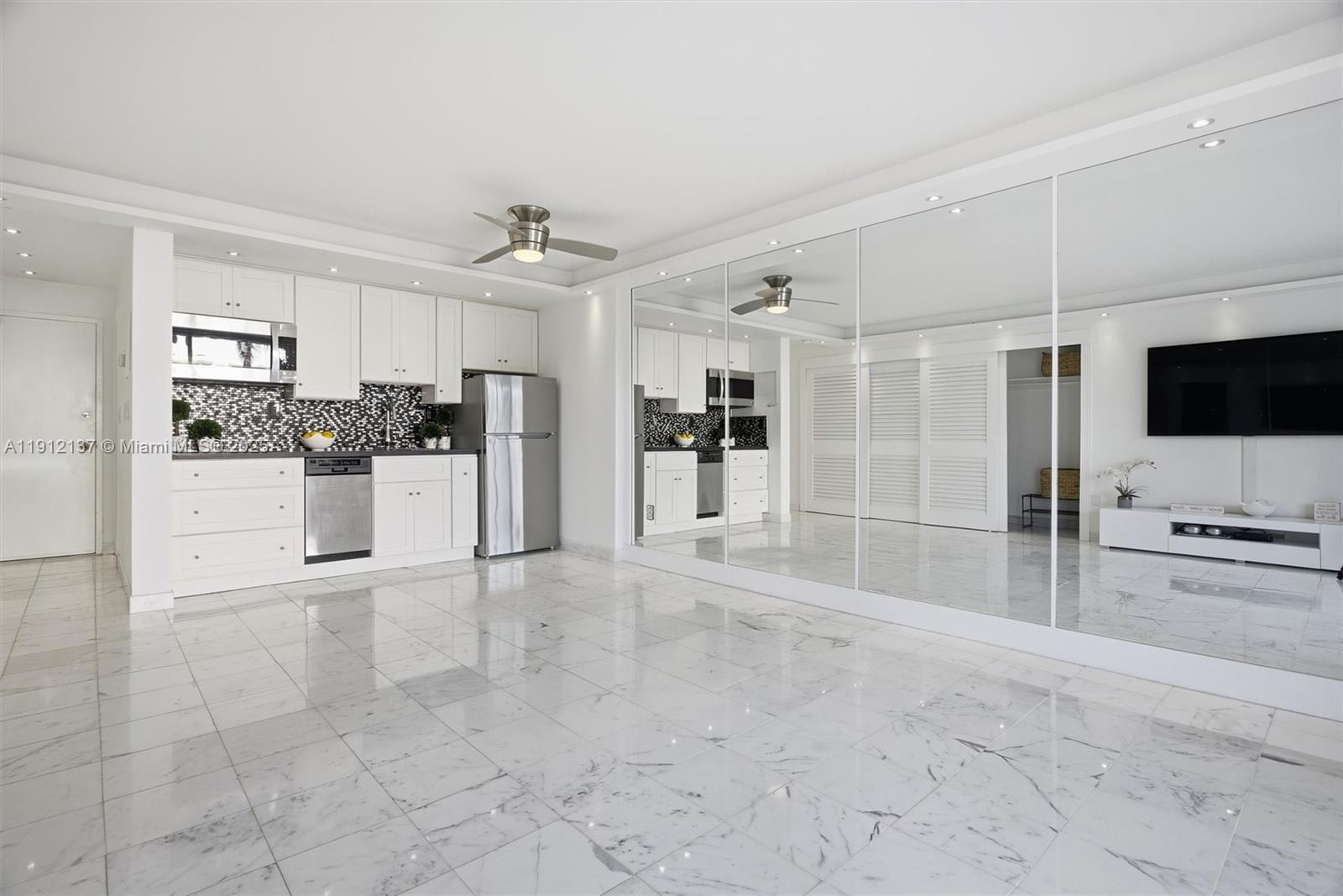 THE PRESIDENTIAL CONDO - Residential Lease