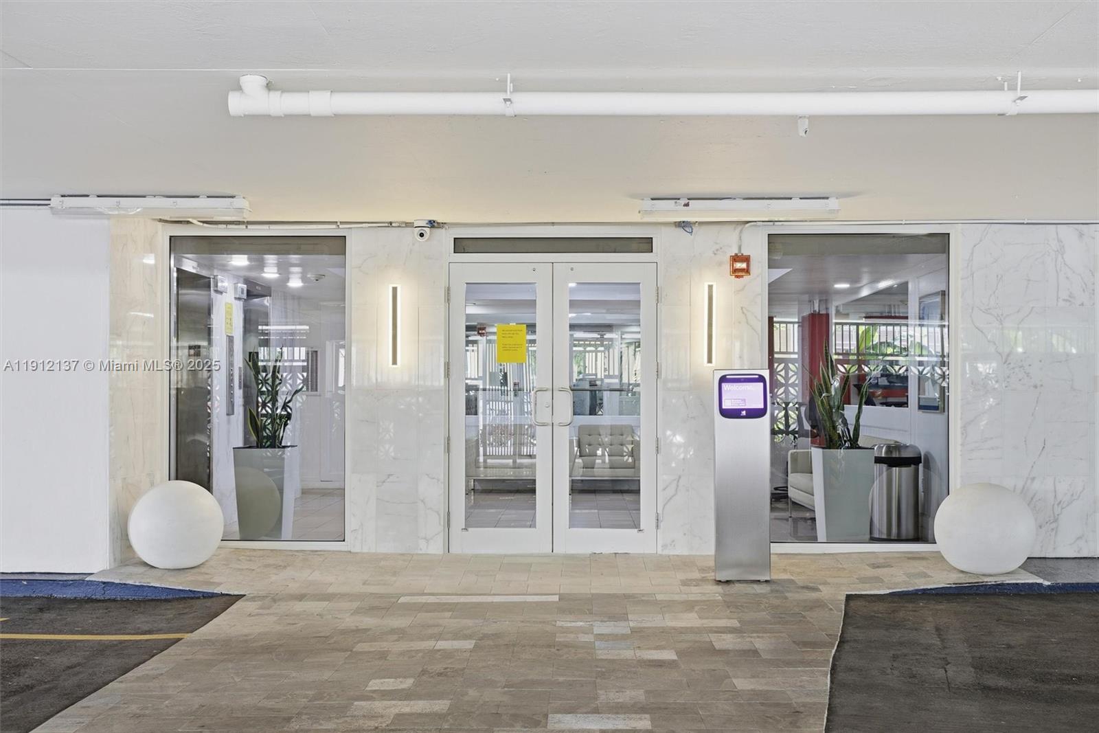 THE PRESIDENTIAL CONDO - Residential Lease