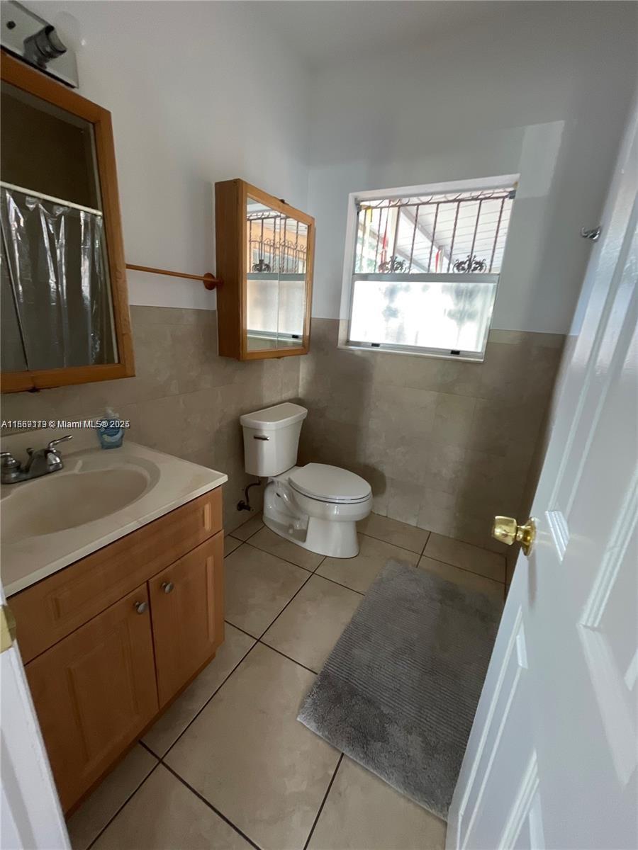 8 NW 33rd Ave