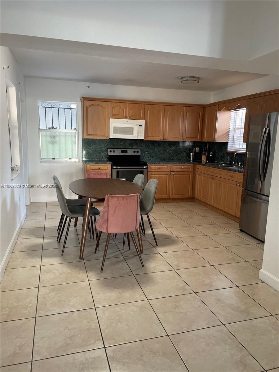 8 NW 33rd Ave