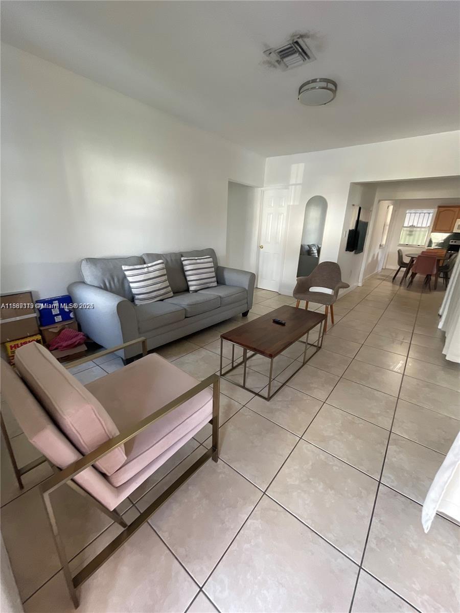 8 NW 33rd Ave