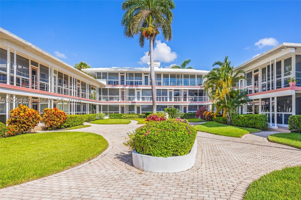 Photo of 1124 Seminole Dr #4F, Fort Lauderdale, FL 33304 (MLS # A12059373)