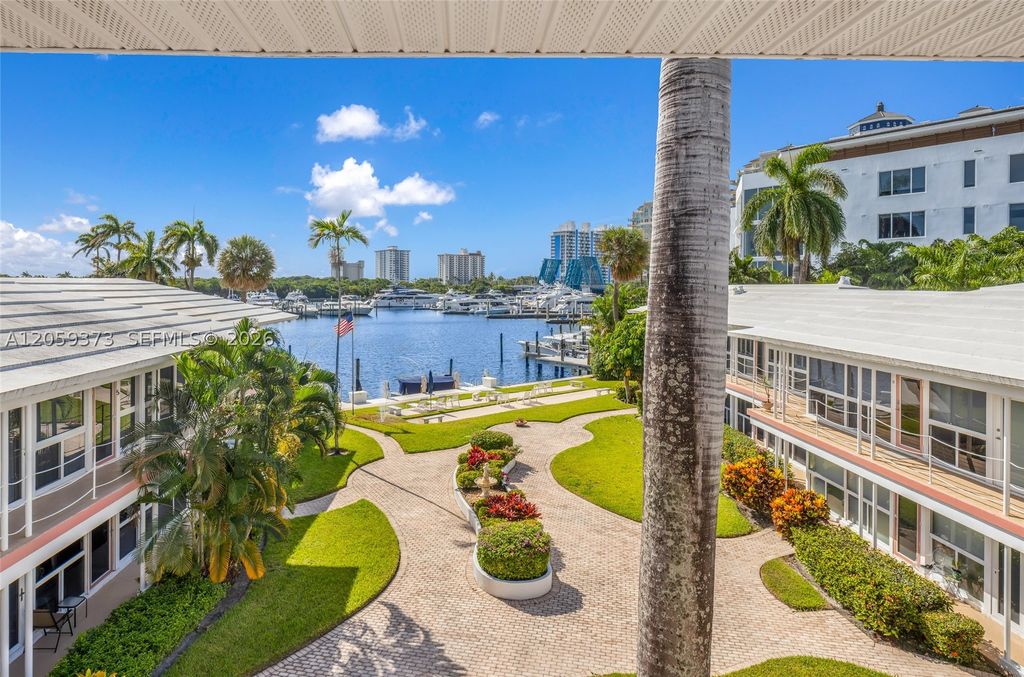Photo of 1124 Seminole Dr #4F, Fort Lauderdale, FL 33304 (MLS # A12059373)