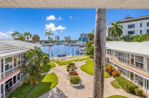 Photo of 1124 Seminole Dr #4F, Fort Lauderdale, FL 33304 (MLS # A12059373)