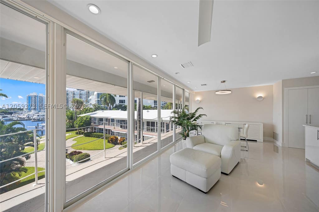 Photo of 1124 Seminole Dr #4F, Fort Lauderdale, FL 33304 (MLS # A12059373)