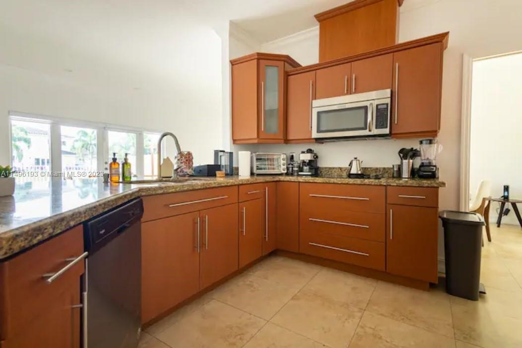 RIEUMONT ESTATES - Residential Lease