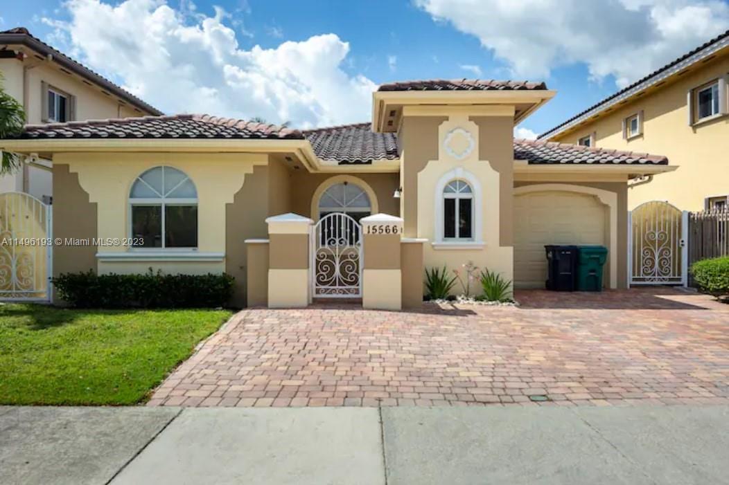 RIEUMONT ESTATES - Residential Lease