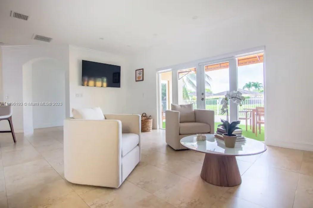 RIEUMONT ESTATES - Residential Lease