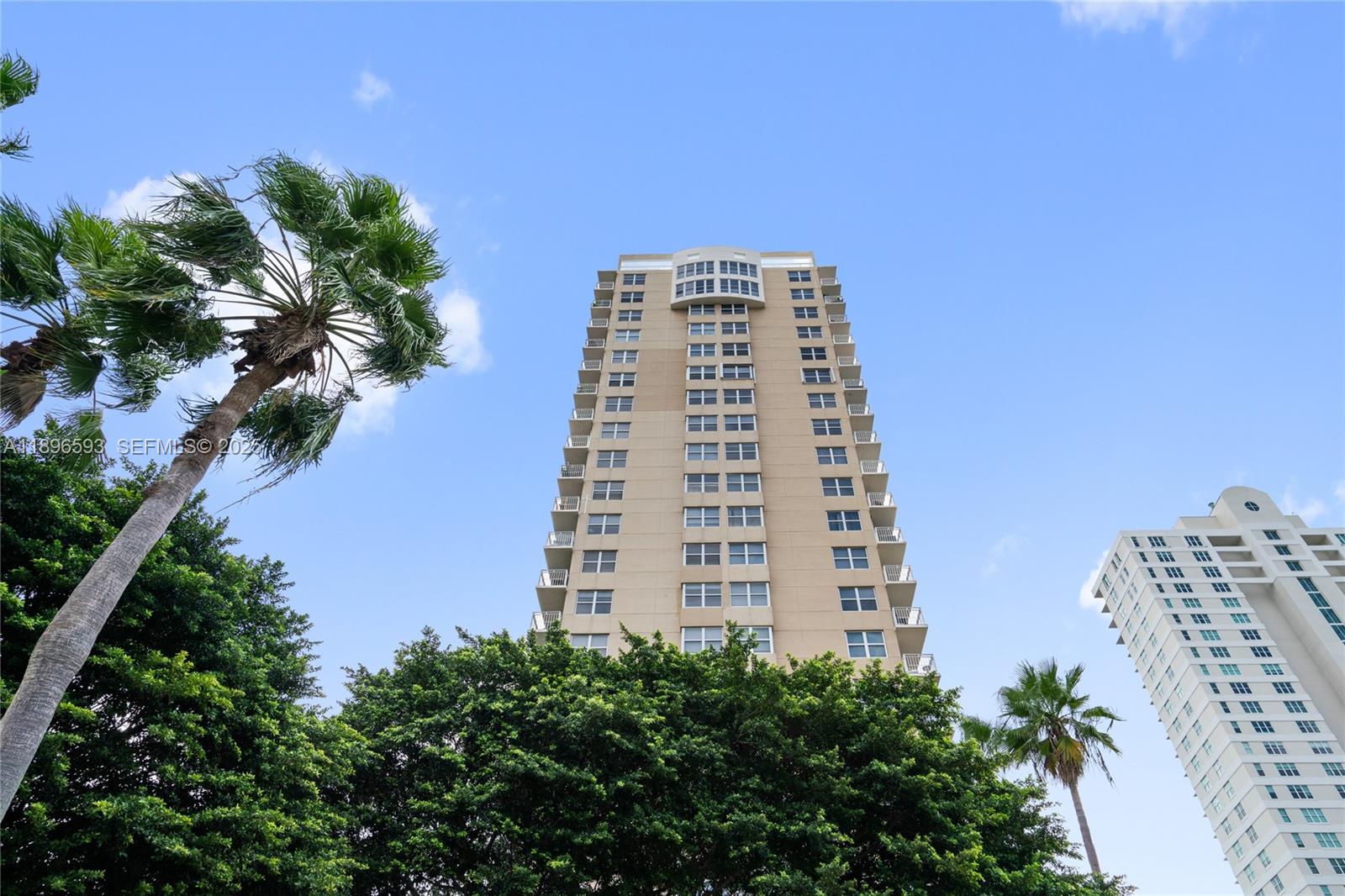 ISOLA CONDO - Residential