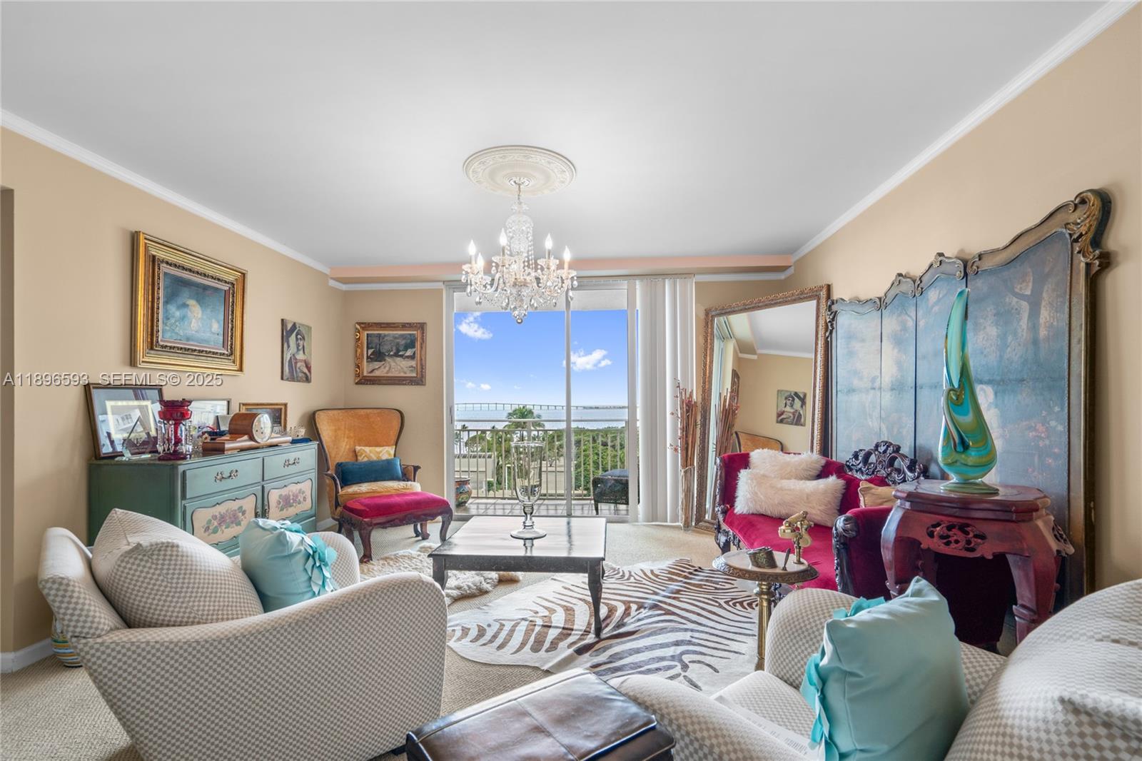 ISOLA CONDO - Residential