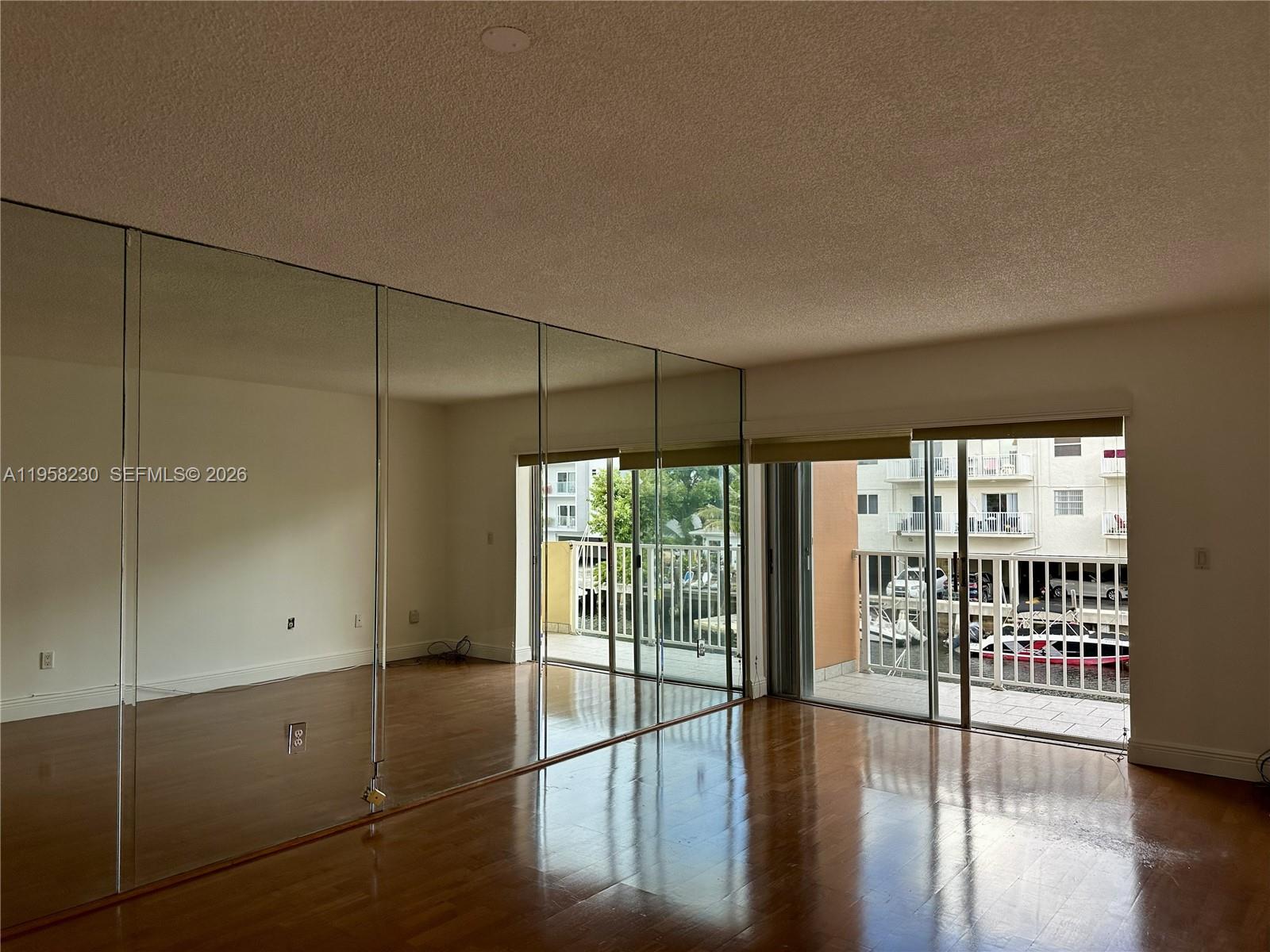 LA CANADIENNE CONDO - Residential