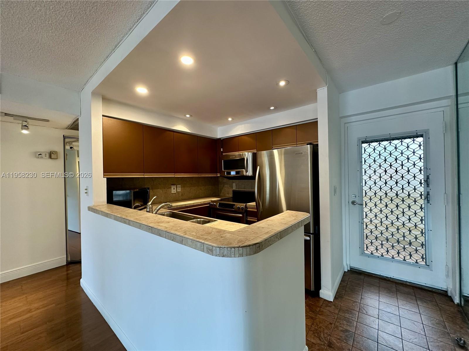 LA CANADIENNE CONDO - Residential