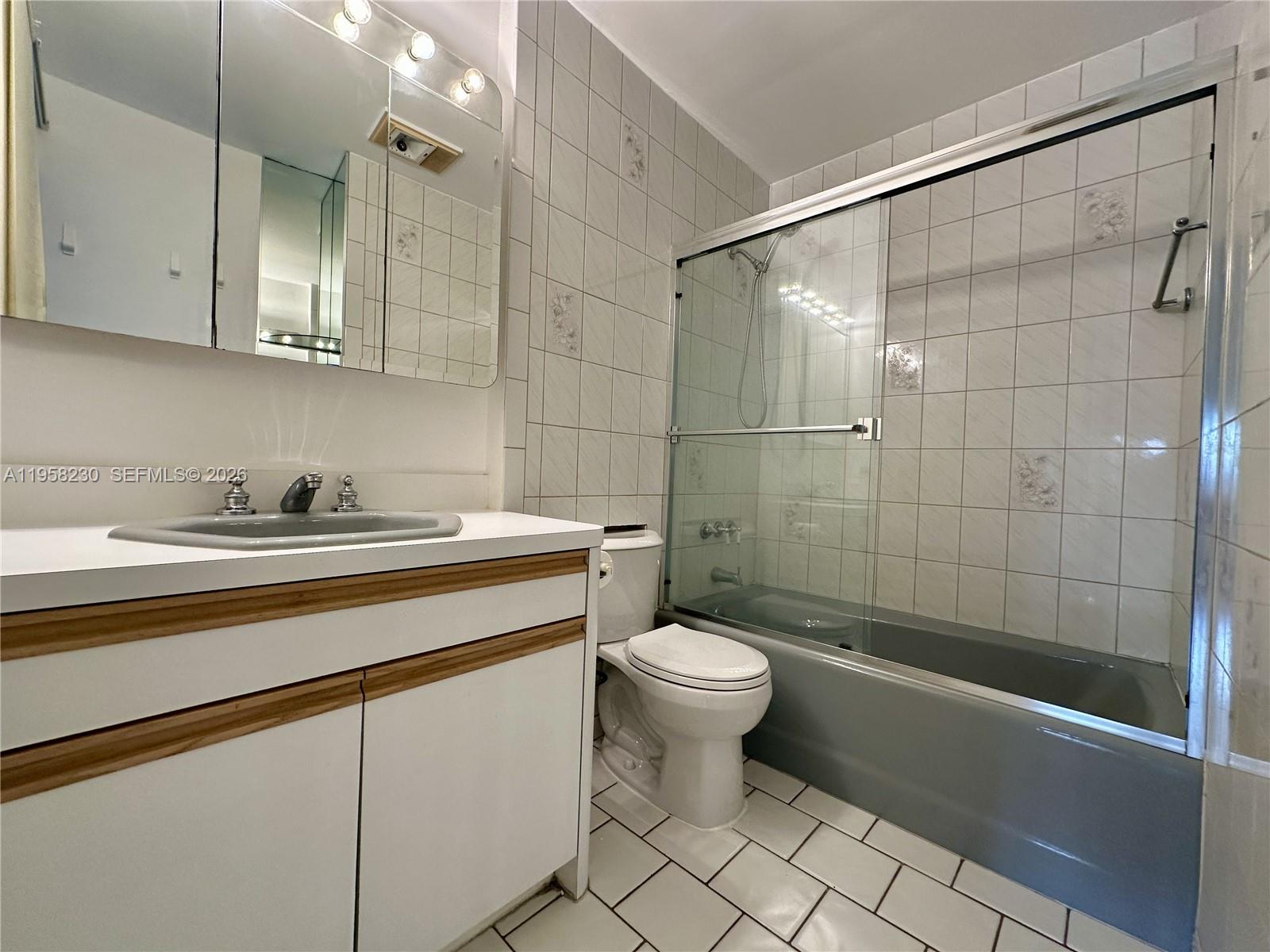 LA CANADIENNE CONDO - Residential