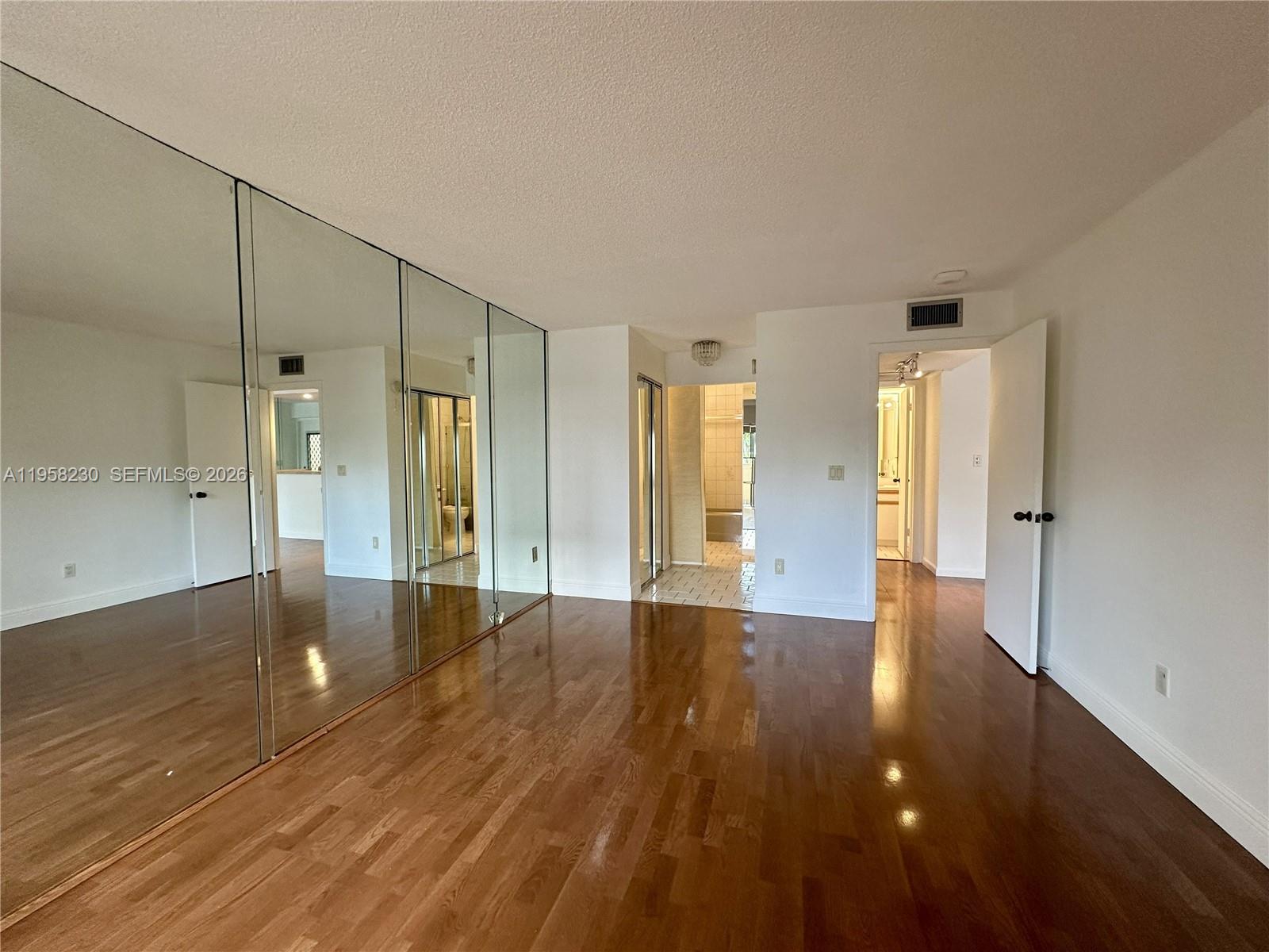 LA CANADIENNE CONDO - Residential