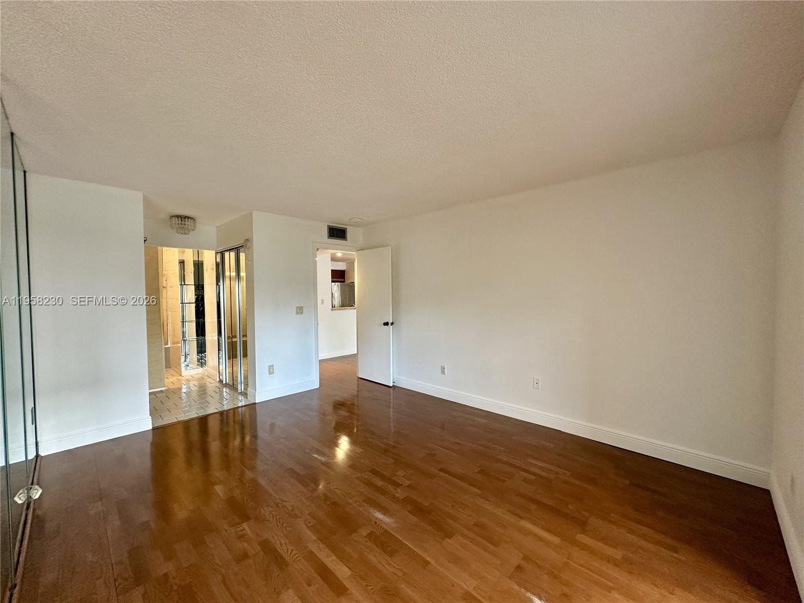 LA CANADIENNE CONDO - Residential