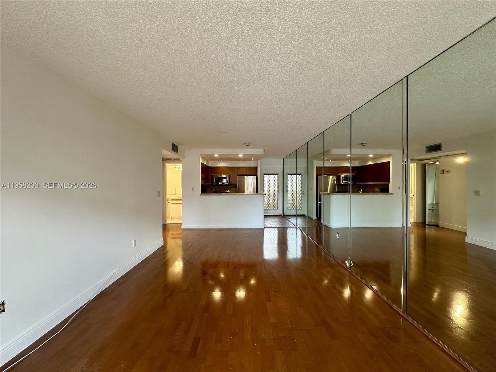 LA CANADIENNE CONDO - Residential