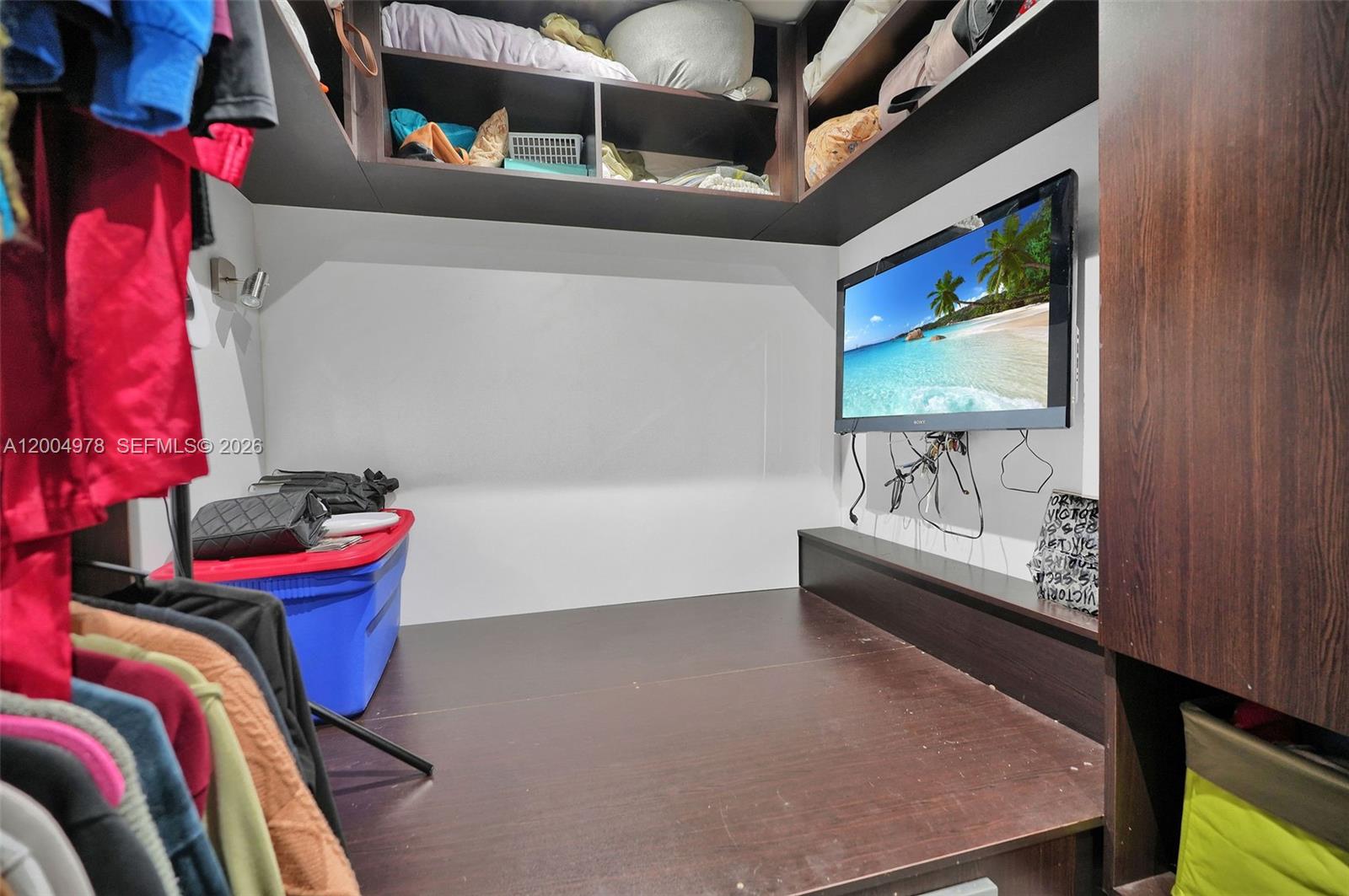 WEITZER SHAUNA MEADOWS SE - Residential