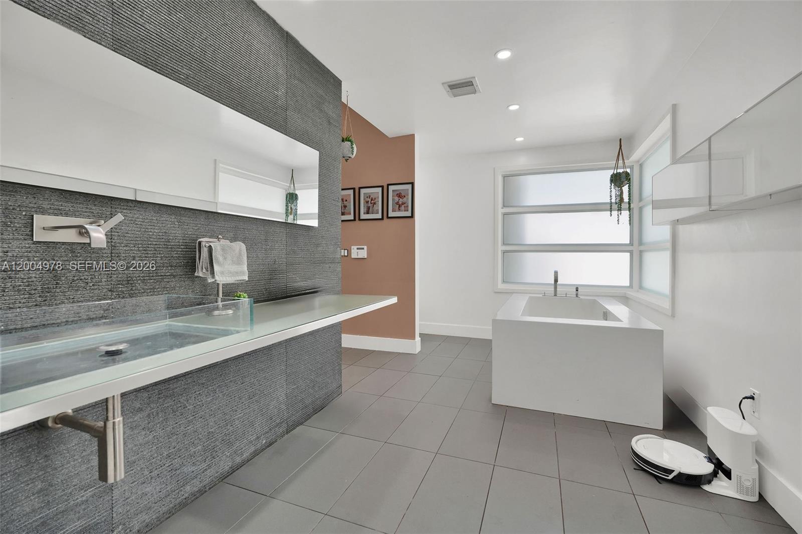 WEITZER SHAUNA MEADOWS SE - Residential