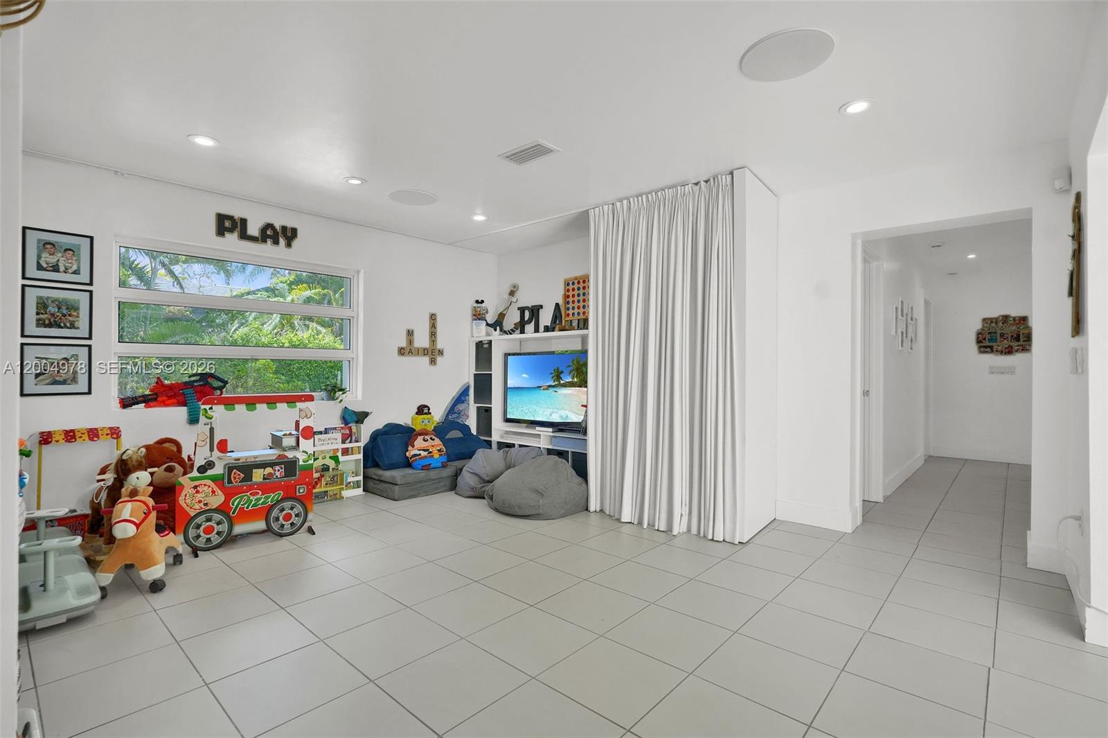 WEITZER SHAUNA MEADOWS SE - Residential