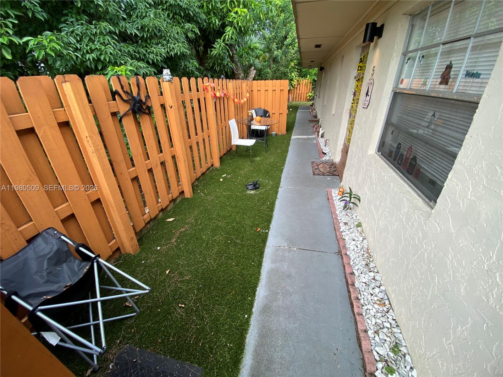 FIRST ADDITION TO CANAL G - Residential Lease