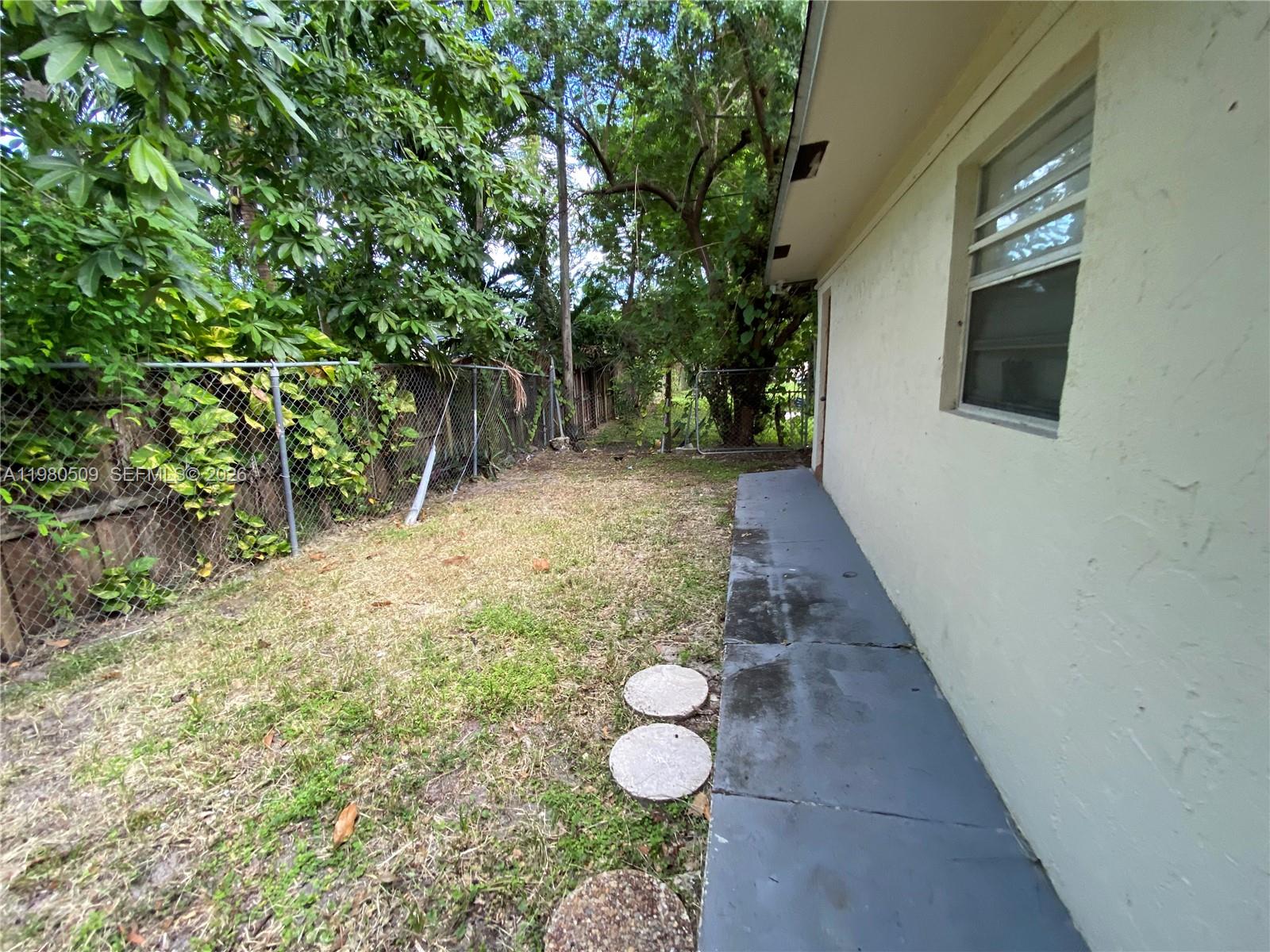 FIRST ADDITION TO CANAL G - Residential Lease