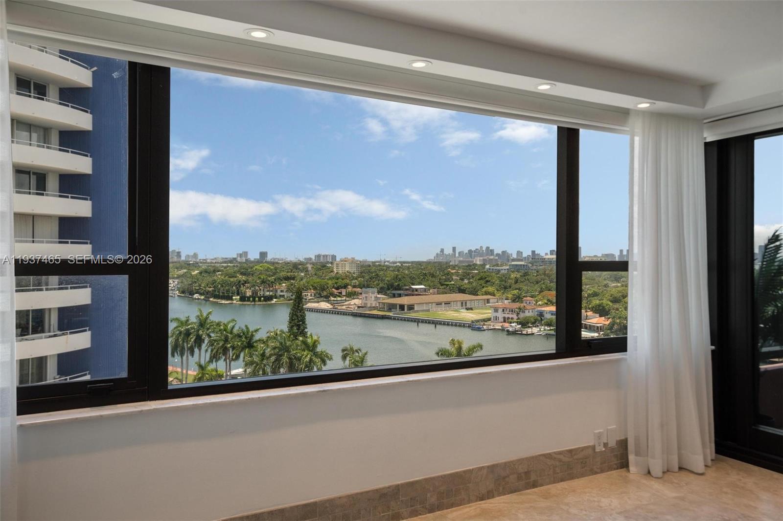 THE ALEXANDER CONDO - Residential